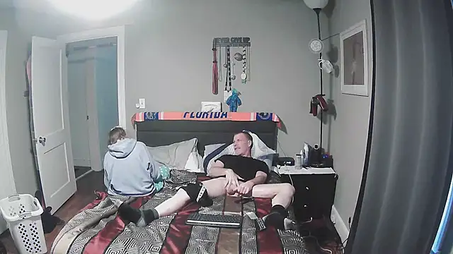 Snapshot of alickandstick chatting on 02-12-26, 06:47 alickandstick online show from 02-12-26, 06:47