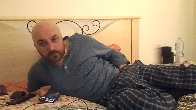 Snapshot of maxxxio12 chatting on 03-08-25, 02:40 maxxxio12 online show from 03-08-25, 02:40