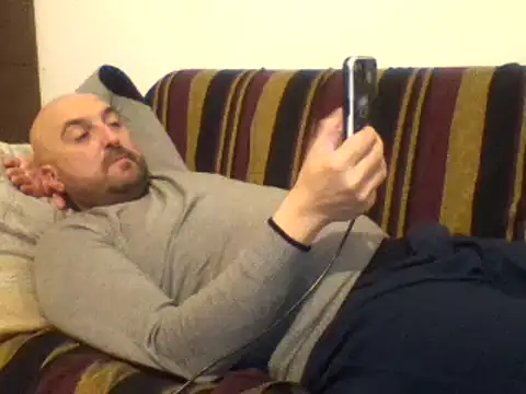 Snapshot of maxxxio12 chatting on 03-21-25, 07:35 maxxxio12 online show from 03-21-25, 07:35