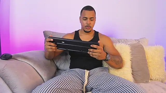 Snapshot of AshtonnSummer chatting on 11-14-25, 08:29 AshtonnSummer online show from 11-14-25, 08:29