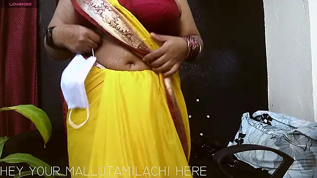 Snapshot of mallutamizhachi chatting on 10-21-25, 01:39 mallutamizhachi online show from 10-21-25, 01:39