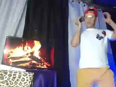 Snapshot of Hidden_Fantasies chatting on 11-05-25, 11:38 Hidden Fantasies online show from 11-05-25, 11:38