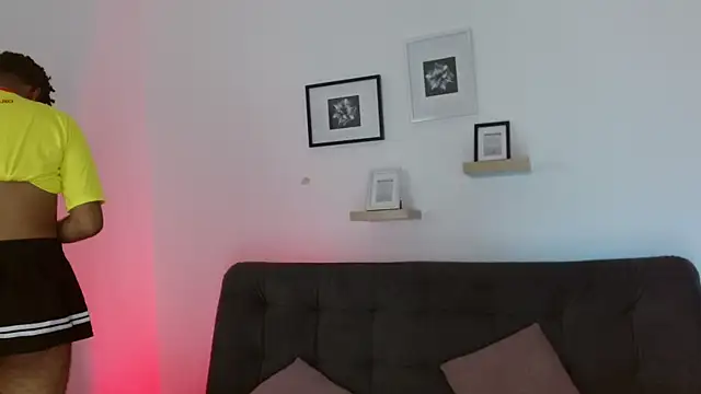 julian vogue online show from 03-20-25, 06:53