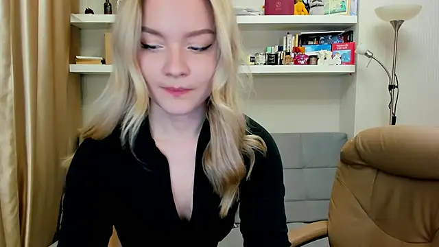 Kara Smith  online show from 12-08-24, 01:24