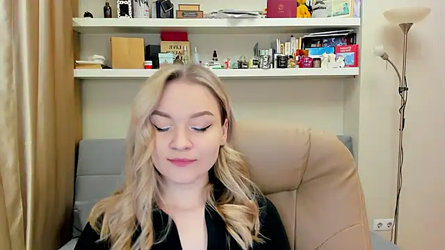 Kara Smith  online show from 03-07-25, 12:26