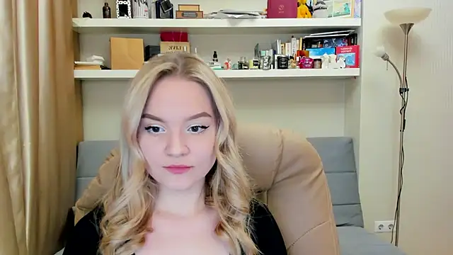 Kara Smith  online show from 03-07-25, 09:38