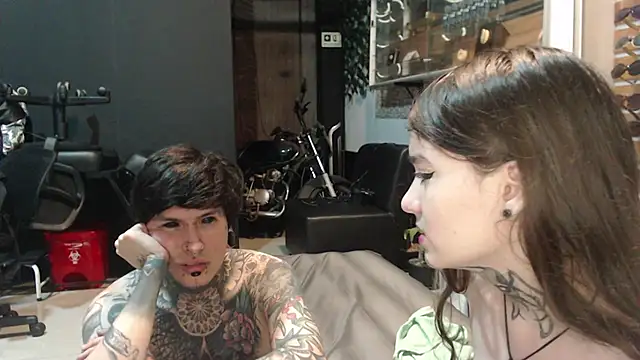 Snapshot of Alucard-Carmila chatting on 09-21-25, 04:58 Alucard-Carmila online show from 09-21-25, 04:58