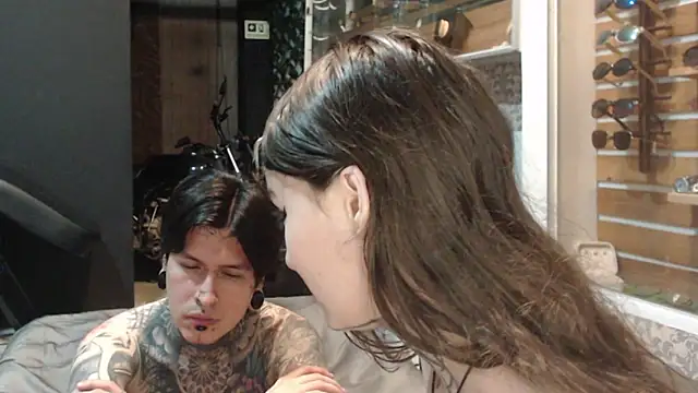 Snapshot of Alucard-Carmila chatting on 10-19-25, 04:13 Alucard-Carmila online show from 10-19-25, 04:13
