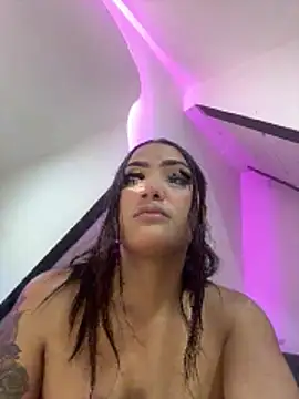 Snapshot of iamsara_21 chatting on 04-12-26, 05:45 iamsara 21 online show from 04-12-26, 05:45
