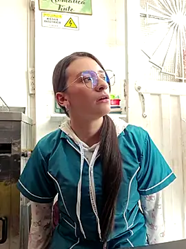 Snapshot of HOLY_DOLL chatting on 11-04-25, 07:35 HOLY DOLL online show from 11-04-25, 07:35