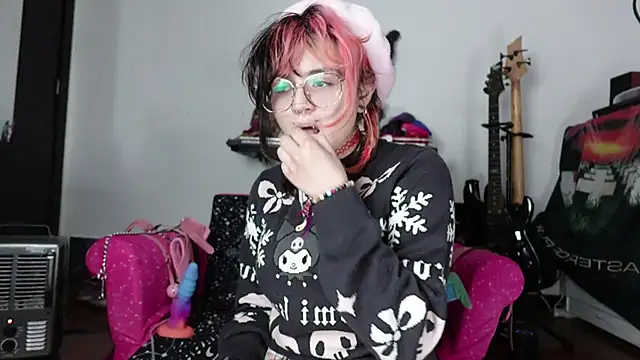 Snapshot of Devil_And_Princess chatting on 09-09-25, 08:19 Devil And Princess online show from 09-09-25, 08:19