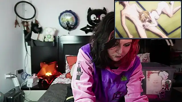 Snapshot of Devil_And_Princess chatting on 10-22-25, 02:34 Devil And Princess online show from 10-22-25, 02:34