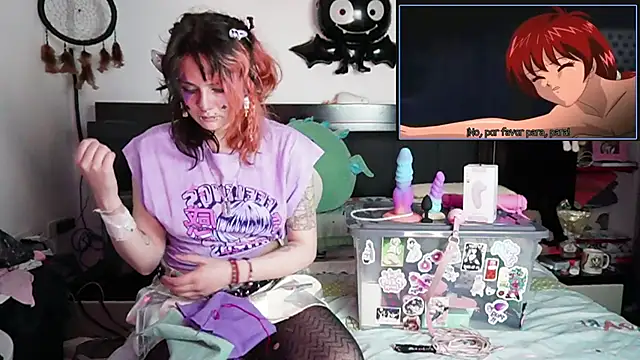 Snapshot of Devil_And_Princess chatting on 11-25-25, 02:33 Devil And Princess online show from 11-25-25, 02:33