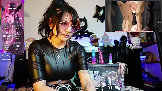 Snapshot of Devil_And_Princess chatting on 06-25-26, 01:27 Devil And Princess online show from 06-25-26, 01:27