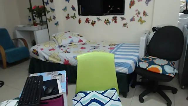 Snapshot of Olgahunder chatting on 07-23-26, 03:59 Olgahunder online show from 07-23-26, 03:59