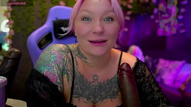 Snapshot of BlackedBarbie chatting on 09-17-25, 06:53 BlackedBarbie online show from 09-17-25, 06:53