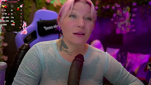 Snapshot of BlackedBarbie chatting on 09-18-25, 06:43 BlackedBarbie online show from 09-18-25, 06:43