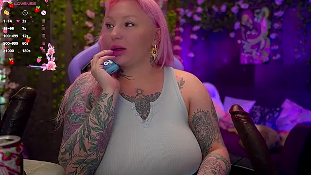 Snapshot of BlackedBarbie chatting on 10-18-25, 07:36 BlackedBarbie online show from 10-18-25, 07:36