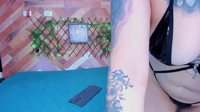 EmilyandChristianTattoos online show from 11-08-25, 12:44