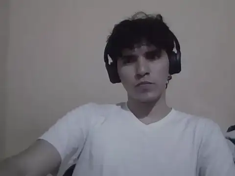 Snapshot of Visculi chatting on 12-16-25, 11:43 Visculi online show from 12-16-25, 11:43