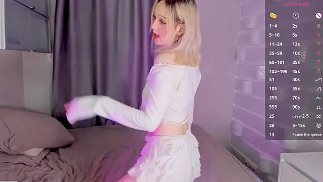 Snapshot of alicewonderyou chatting on 11-14-25, 12:04 alicewonderyou online show from 11-14-25, 12:04