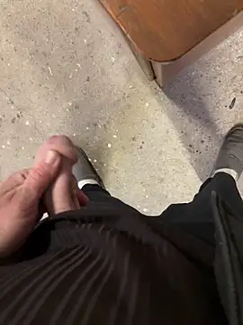 Snapshot of billybib83 chatting on 03-26-26, 05:18 billybib83 online show from 03-26-26, 05:18