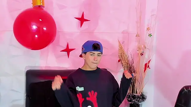 Snapshot of Sam_Daves chatting on 12-19-25, 01:18 Sam Daves online show from 12-19-25, 01:18