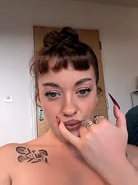 Petite Juicy Olive online show from 05-14-26, 12:45