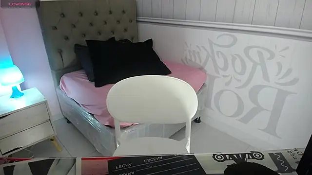 Tania Duque online show from 03-20-25, 01:26