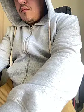 Snapshot of Gusta_bi chatting on 12-15-25, 02:21 Gusta bi online show from 12-15-25, 02:21