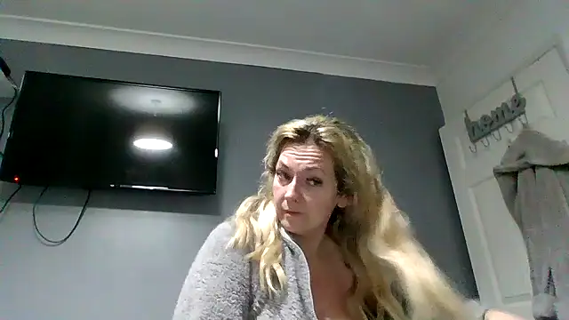 GoldenSquirter online show from 04-07-26, 09:04