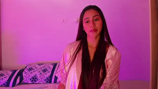 Snapshot of LeylaKhaeli chatting on 03-18-25, 09:43 LeylaKhaeli online show from 03-18-25, 09:43