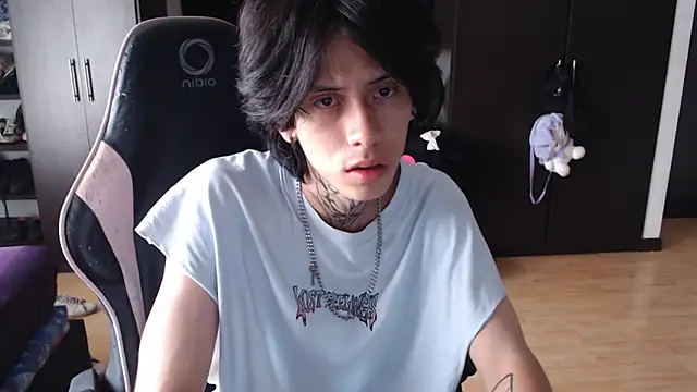 xIce Boy online show from 12-18-25, 02:01