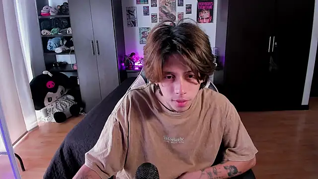 xIce Boy online show from 04-12-26, 01:49