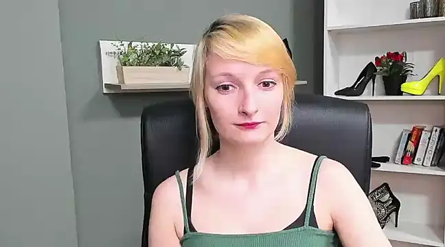 Snapshot of hottieBlair chatting on 03-13-25, 02:01 hottieBlair online show from 03-13-25, 02:01