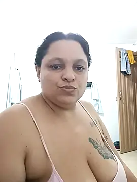 Snapshot of aliciaxm chatting on 03-18-25, 03:20 aliciaxm online show from 03-18-25, 03:20