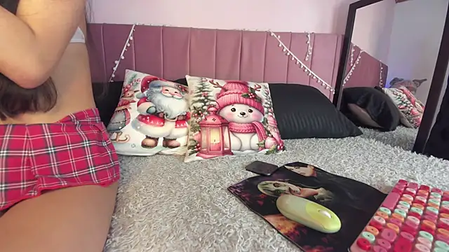 kitty-kryss online show from 12-18-25, 03:18