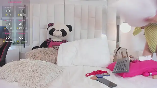 laura latinhot1 online show from 04-14-26, 09:32