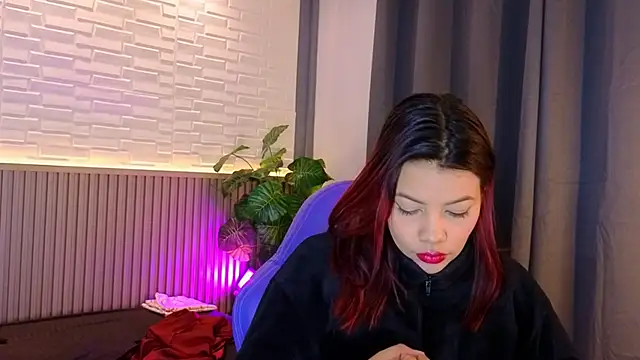 TiffanyWalk online show from 12-05-25, 10:35