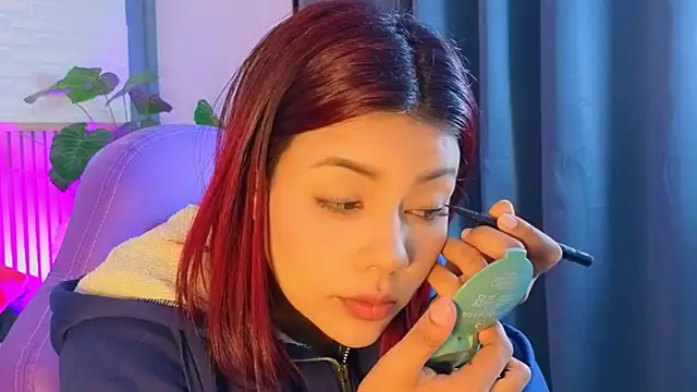 TiffanyWalk online show from 03-05-26, 12:34