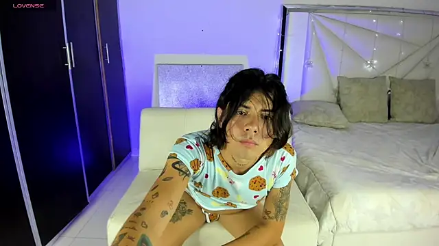 Snapshot of Zion_Moore chatting on 03-15-25, 01:07 Zion Moore online show from 03-15-25, 01:07