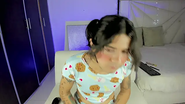 Snapshot of Zion_Moore chatting on 03-18-25, 12:58 Zion Moore online show from 03-18-25, 12:58