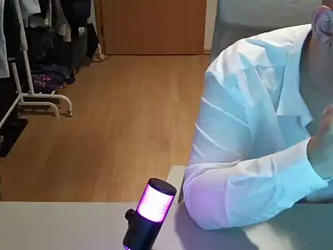 Snapshot of bigboyZ6 chatting on 11-13-25, 05:56 bigboyZ6 online show from 11-13-25, 05:56