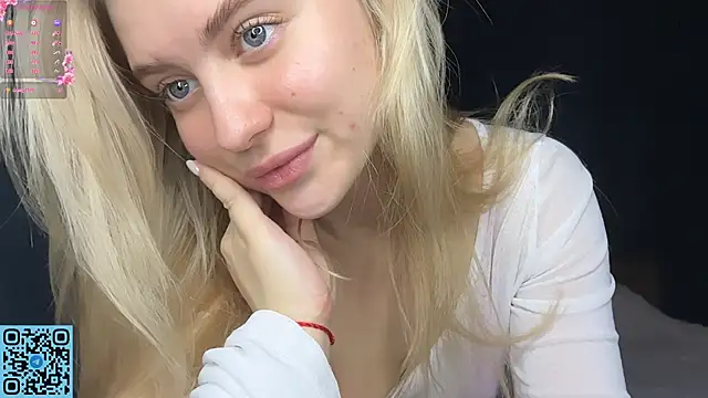 Snapshot of RadiantBliss chatting on 10-29-25, 09:05 RadiantBliss online show from 10-29-25, 09:05