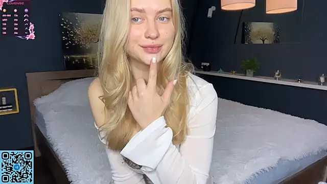 Snapshot of RadiantBliss chatting on 11-01-25, 07:27 RadiantBliss online show from 11-01-25, 07:27