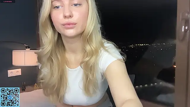 Snapshot of RadiantBliss chatting on 11-02-25, 07:05 RadiantBliss online show from 11-02-25, 07:05