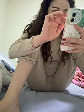 aa520uv online show from 04-10-26, 01:33