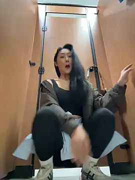 linger-23 online show from 04-17-26, 07:44