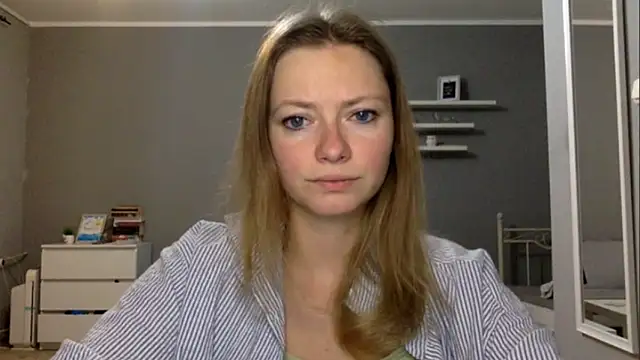 Snapshot of MillieShow chatting on 01-07-26, 10:23 MillieShow online show from 01-07-26, 10:23