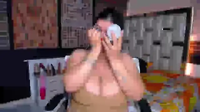 Snapshot of kriss_sweetboobs10 chatting on 09-18-25, 06:54 kriss sweetboobs10 online show from 09-18-25, 06:54